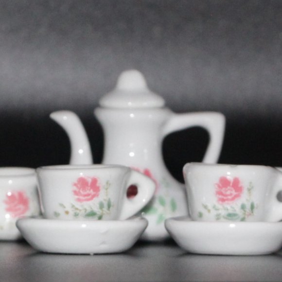 Vintage Child's Porcelain Tiny Tea Set Made in Japan - Picture 2 of 3